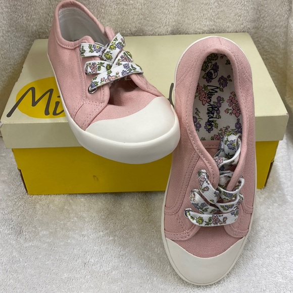 NIB Mini Boden Floral Lace Canvas Sneakers - Size 13 - Picture 1 of 8